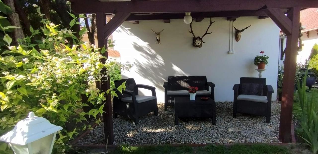 Erzsebet Vendeghaz Es Apartman Hajdúszoboszló Buitenkant foto