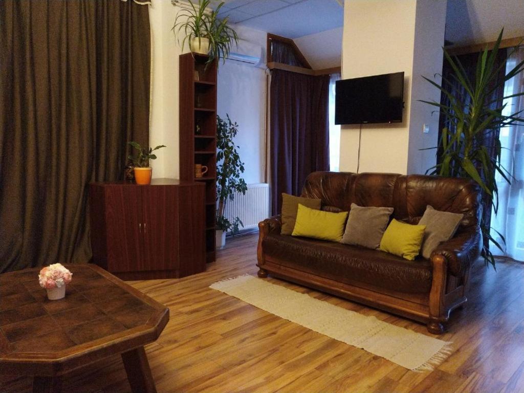 Erzsebet Vendeghaz Es Apartman Hajdúszoboszló Buitenkant foto