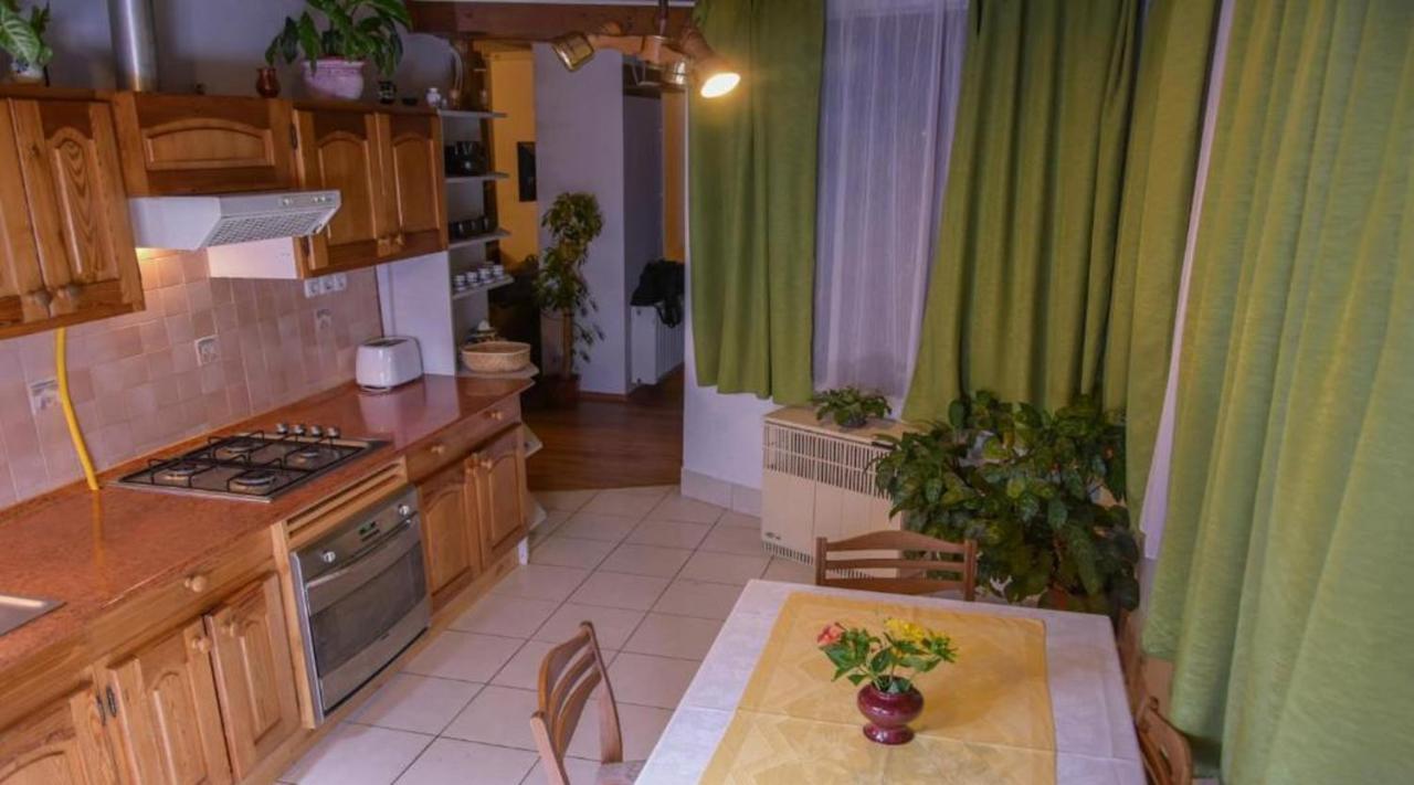 Erzsebet Vendeghaz Es Apartman Hajdúszoboszló Buitenkant foto