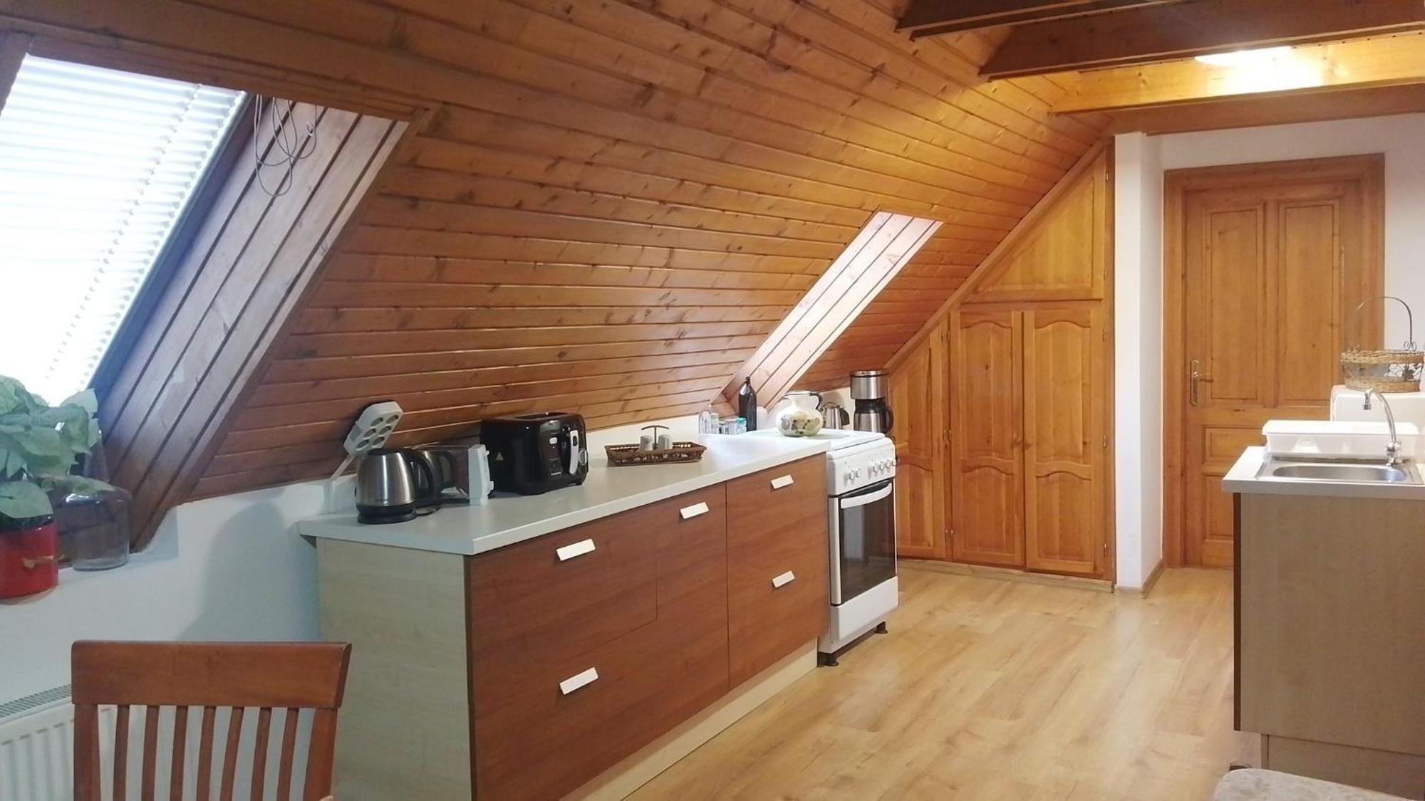 Erzsebet Vendeghaz Es Apartman Hajdúszoboszló Buitenkant foto