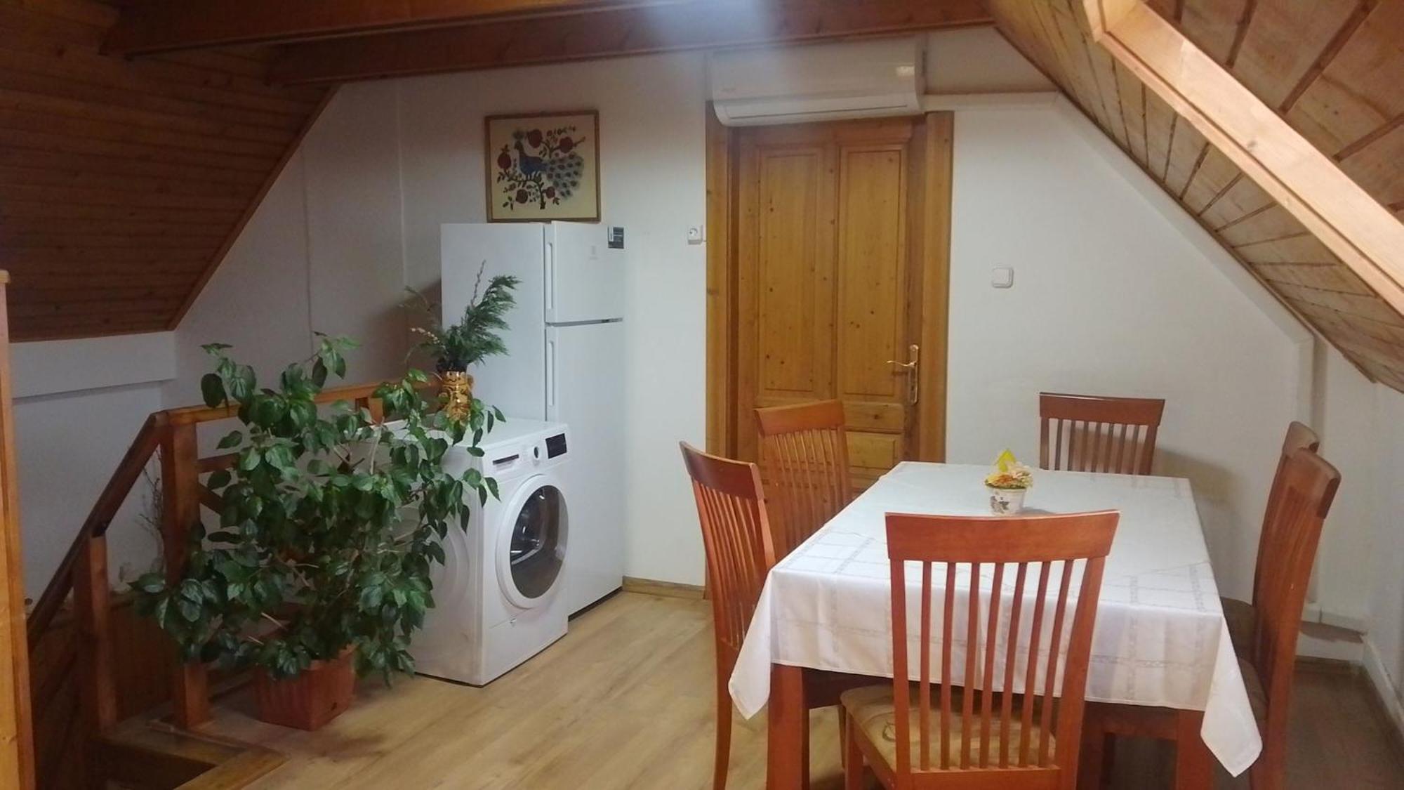 Erzsebet Vendeghaz Es Apartman Hajdúszoboszló Buitenkant foto