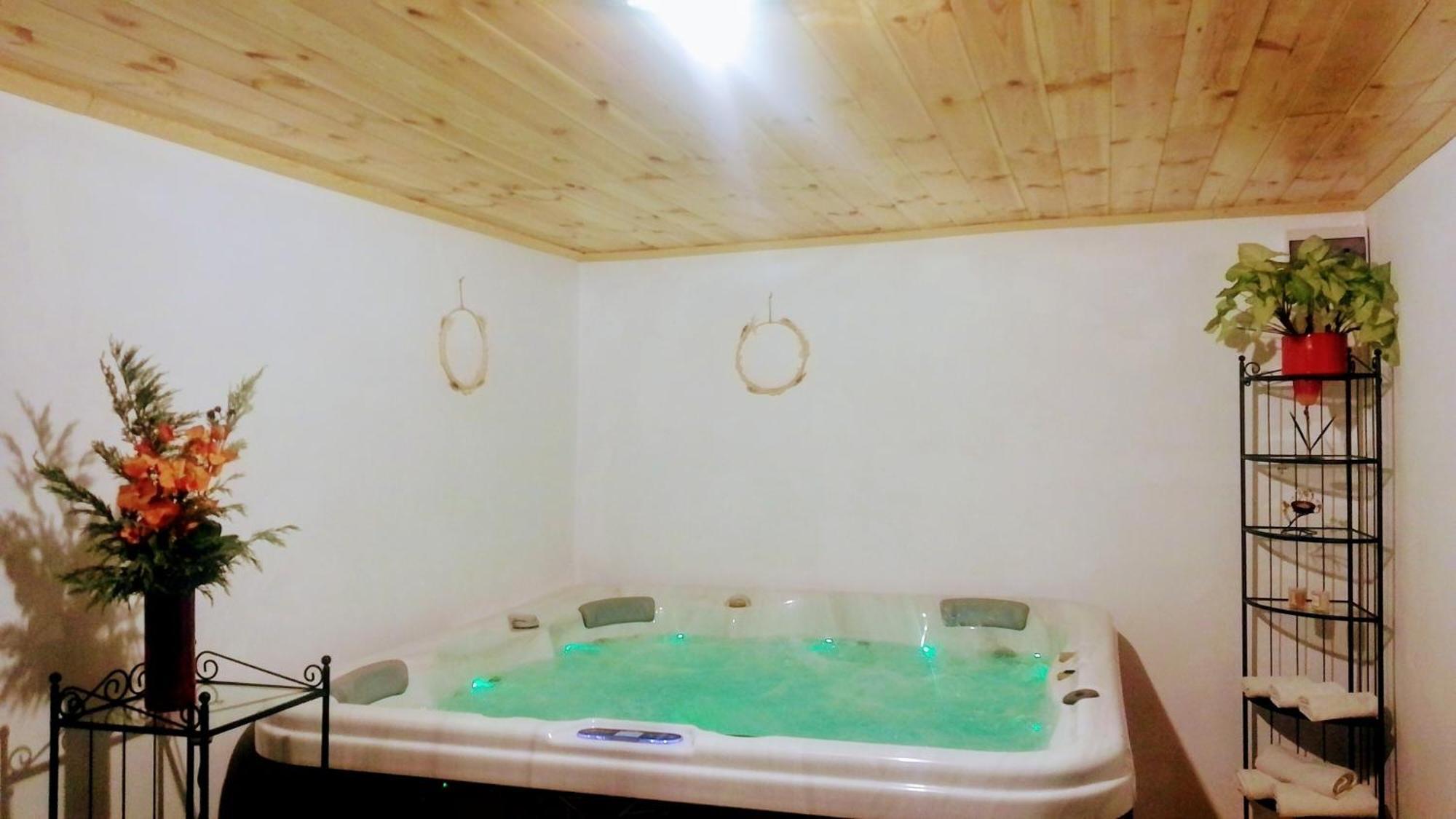 Erzsebet Vendeghaz Es Apartman Hajdúszoboszló Buitenkant foto