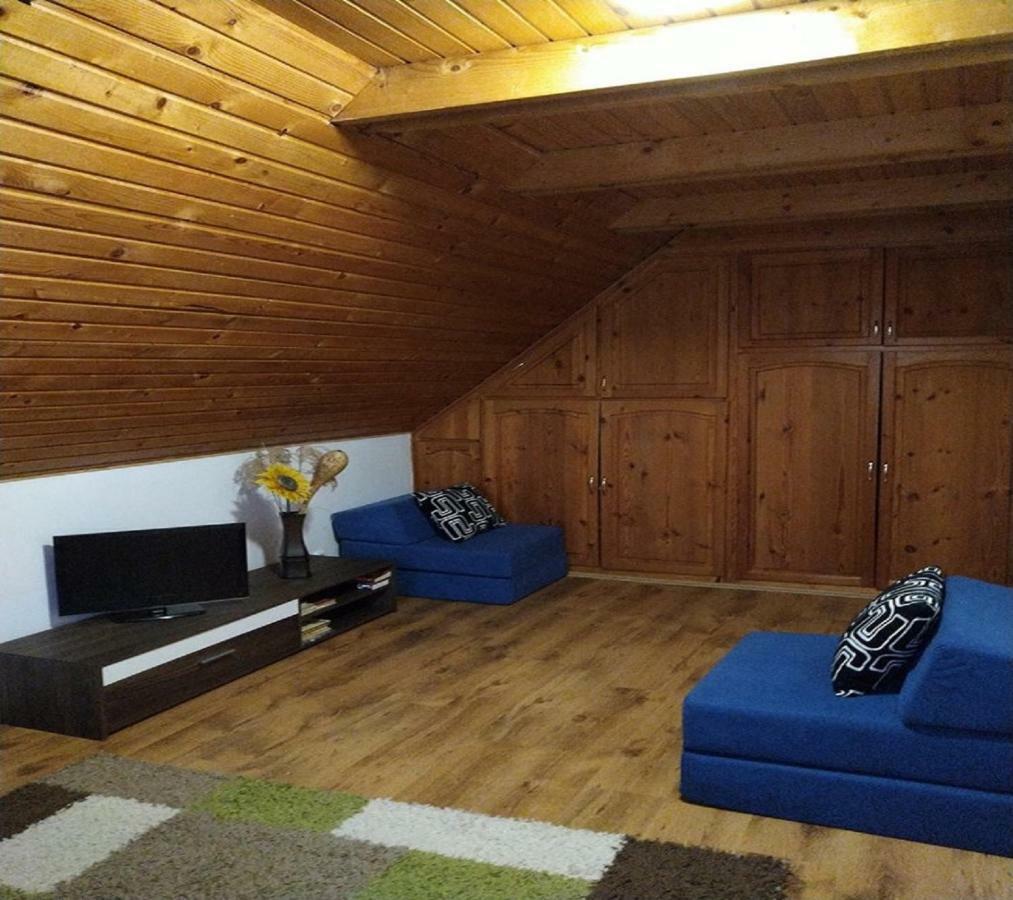 Erzsebet Vendeghaz Es Apartman Hajdúszoboszló Buitenkant foto