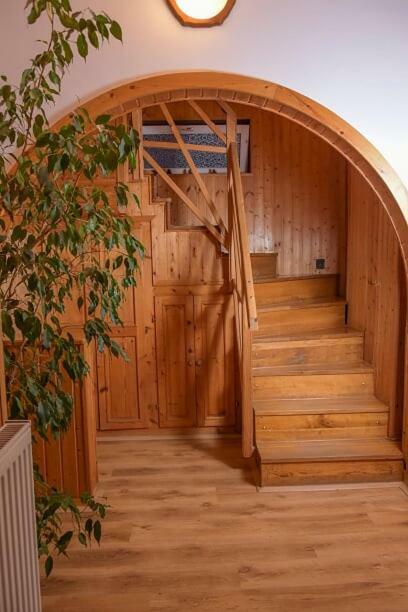 Erzsebet Vendeghaz Es Apartman Hajdúszoboszló Buitenkant foto